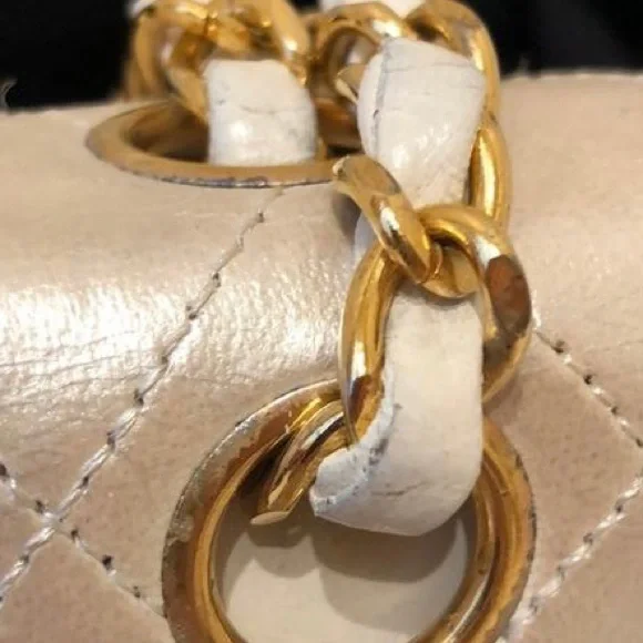 CHANEL classic flap Made In France iridescent pearl white leather gold hardware - Picture 12 of 16